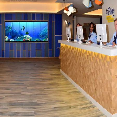 Hovima La Pinta Beachfront Family 4* أذيخي