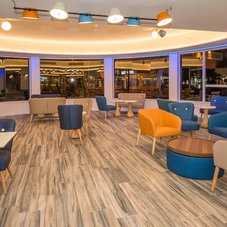 酒店 Hovima La Pinta Beachfront Family 4*