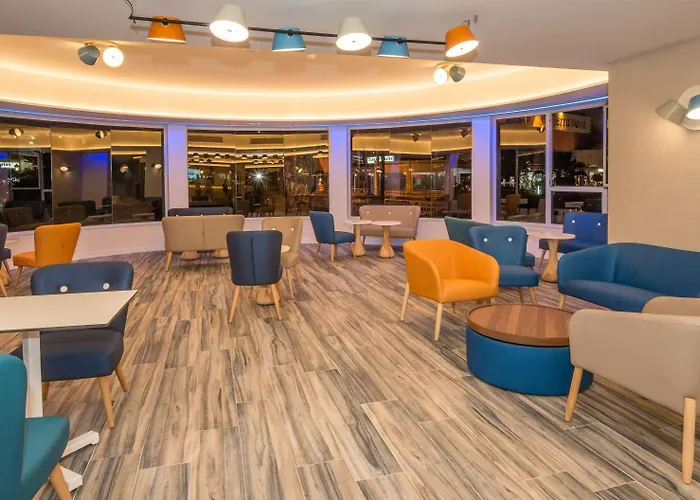 Ξενοδοχείο Hovima La Pinta Beachfront Family 4*