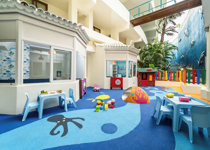 Hotel Hovima La Pinta Beachfront Family 4*