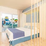 Hovima La Pinta Beachfront Family 아데제