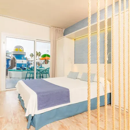 Hovima La Pinta Beachfront Family Адехе