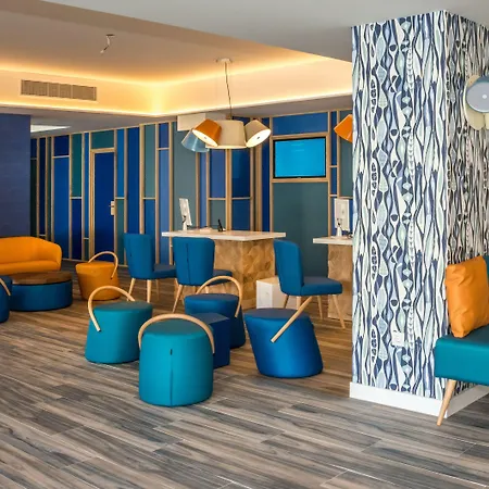 Отель Hovima La Pinta Beachfront Family