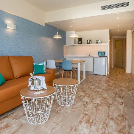 Отель Hovima La Pinta Beachfront Family 4*