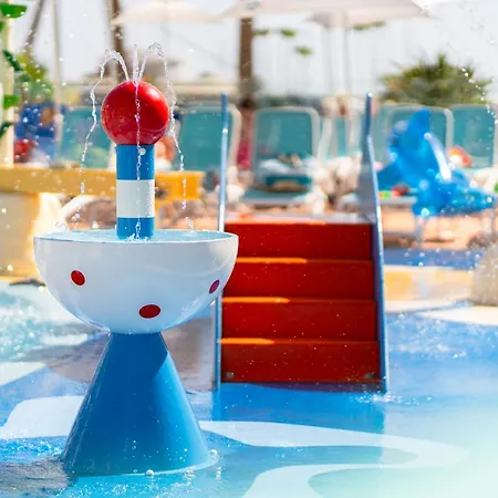 Готель Hovima La Pinta Beachfront Family