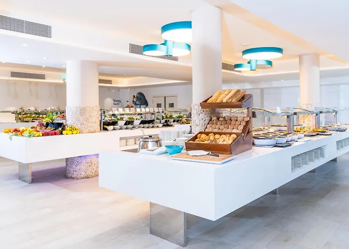 Hovima La Pinta Beachfront Family Hotell 4*