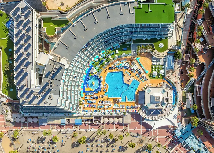 Hovima La Pinta Beachfront Family Hotel 4*