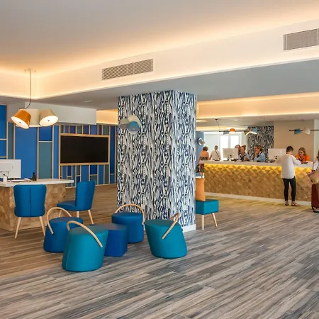 Hovima La Pinta Beachfront Family أذيخي