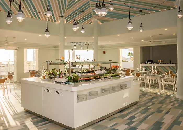 Hovima La Pinta Beachfront Family فندق