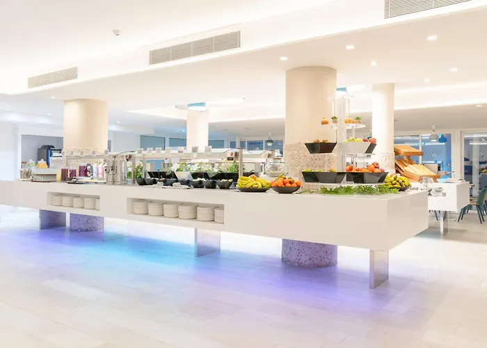 فندق Hovima La Pinta Beachfront Family 4*