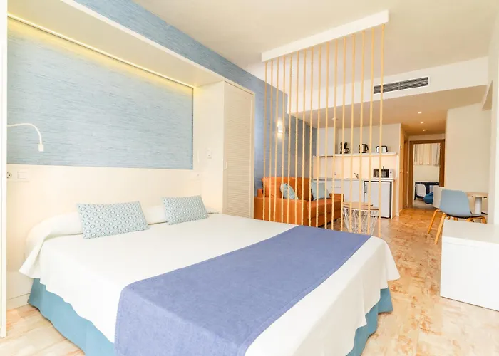 Hovima La Pinta Beachfront Family 4* أذيخي