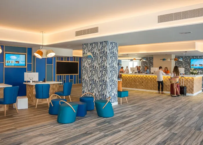 Hovima La Pinta Beachfront Family أذيخي